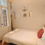 Santos Charming - In Tradional Apartment *